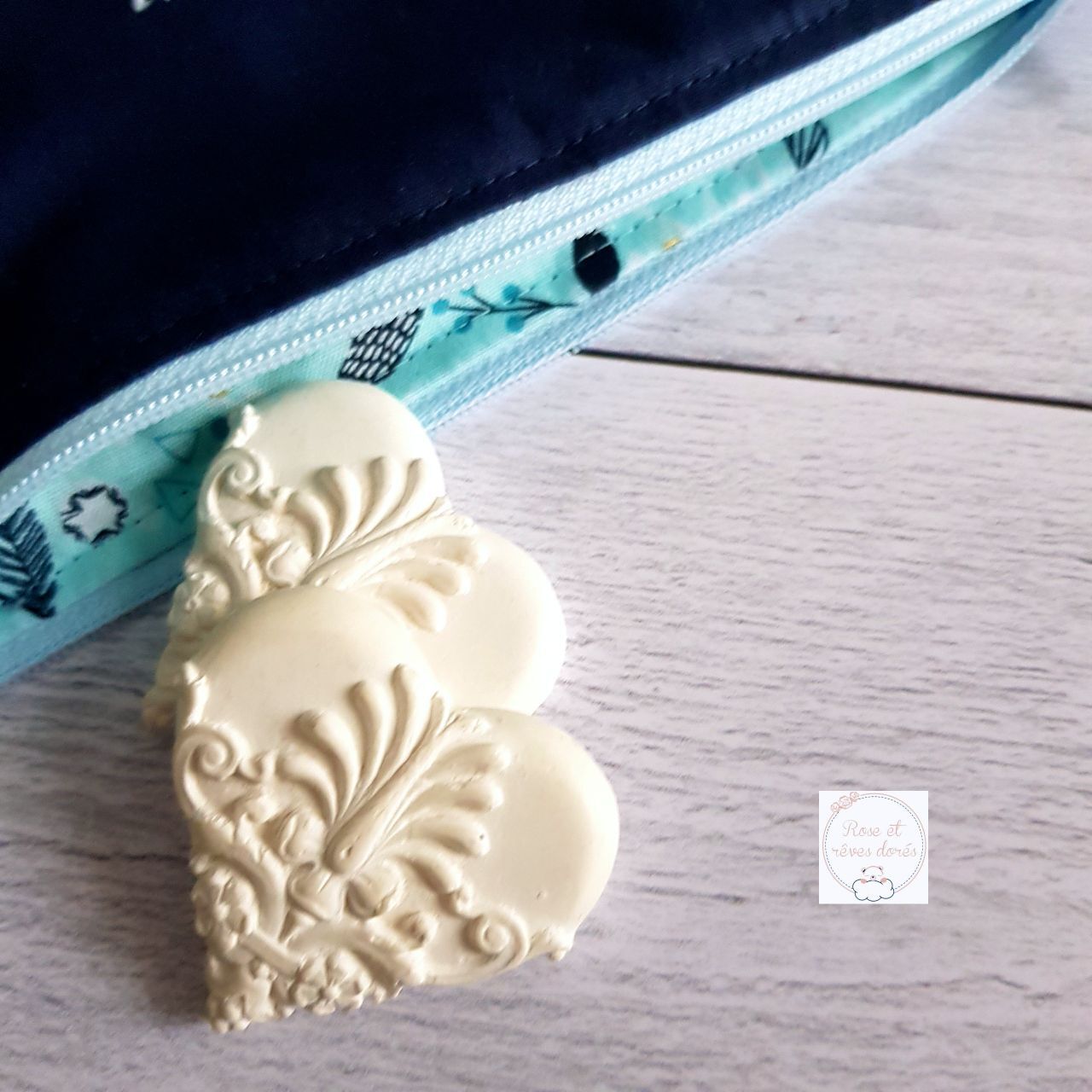 zoom pochette marine maman