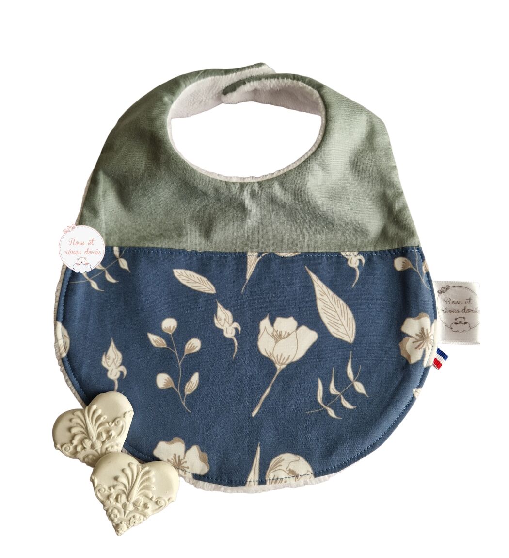 bavoir au motif unique dessiné par l'artisan de Rose et rêves dorés made In France, collection ayant reçu le Label Fabriqué à Paris promotion 2024