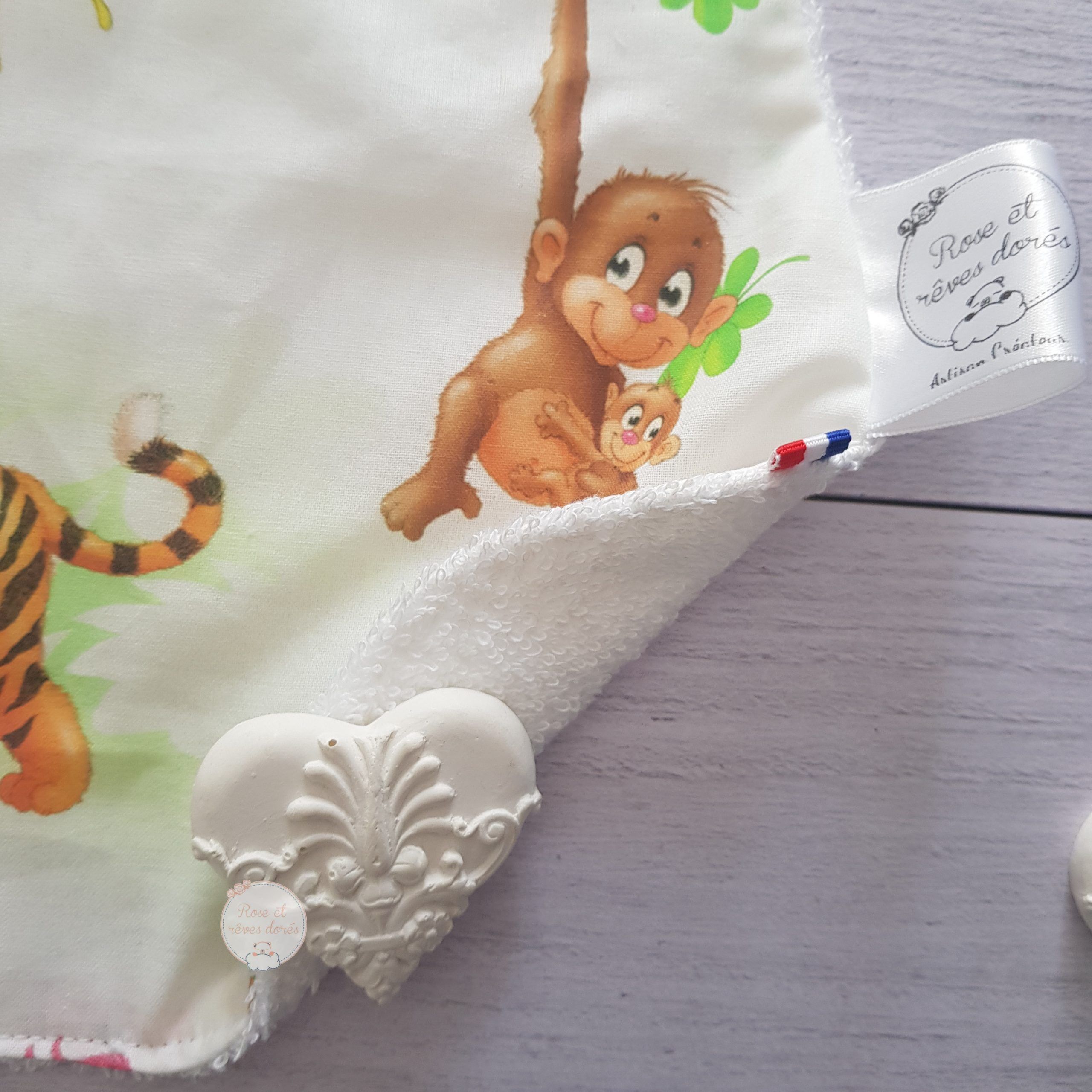 bavoir pour enfant motif tigre et singe Rose et rêves dorés